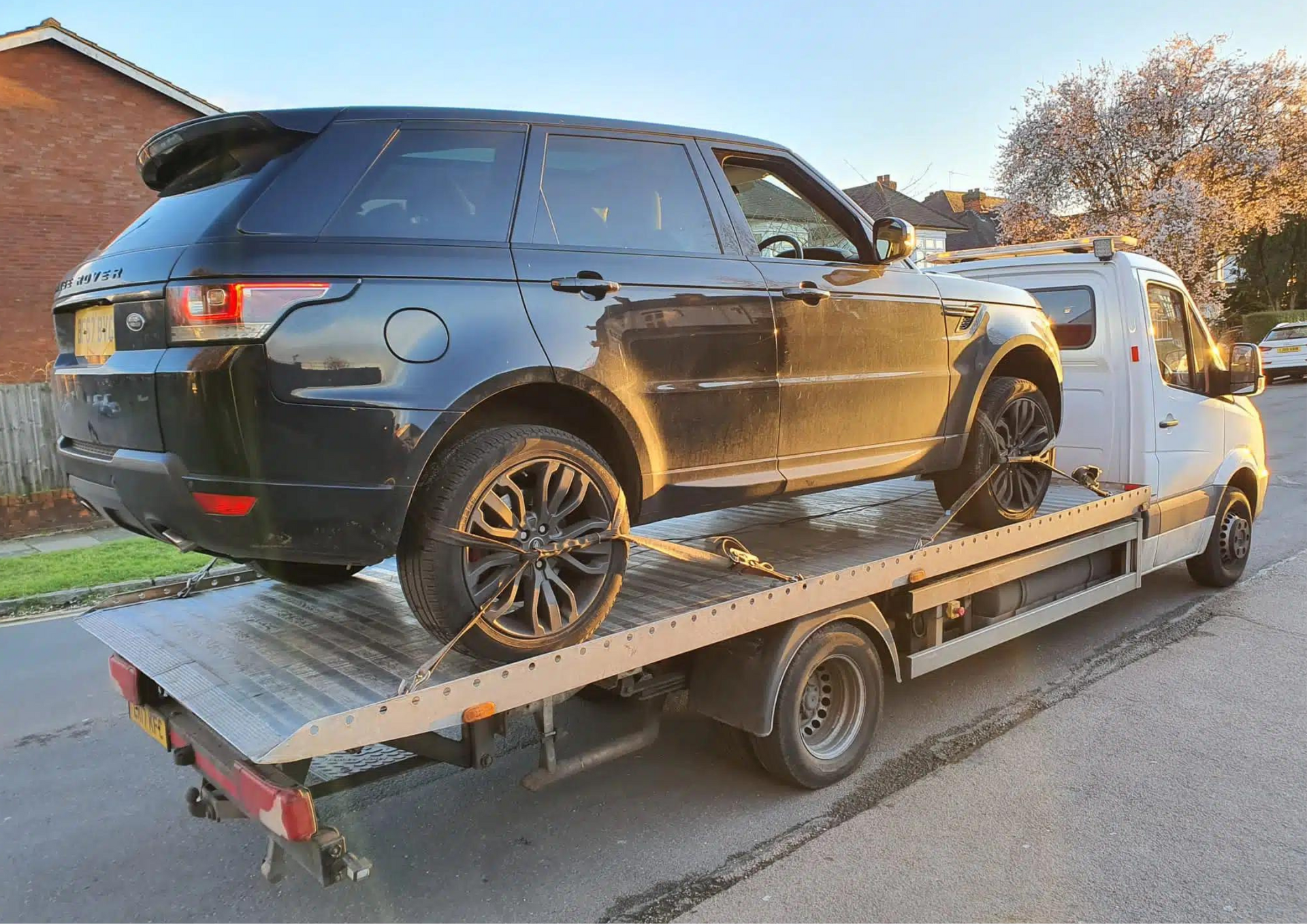 What Tools Are Used During Professional Car Wreck Recovery Jobs?