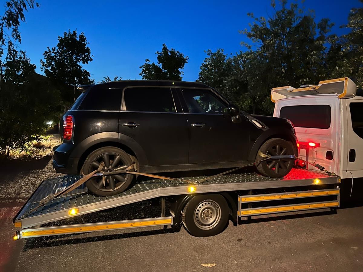 Towing vs Roadside Assistance - What's the Difference?