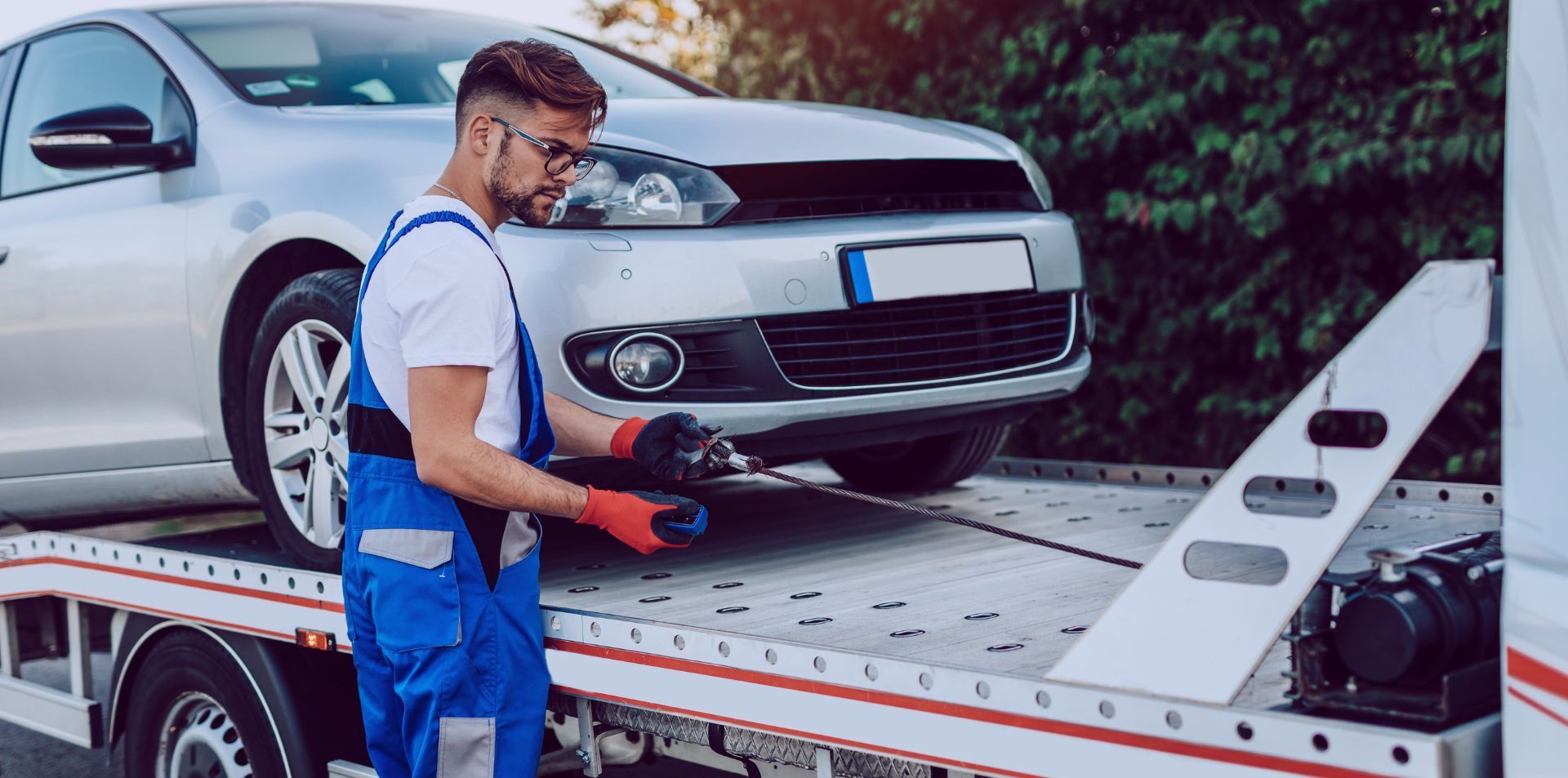 Common Causes of Vehicle Breakdowns and How Recovery Services Can Help